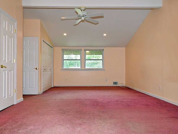 5th image of 10 Longhorn Ln