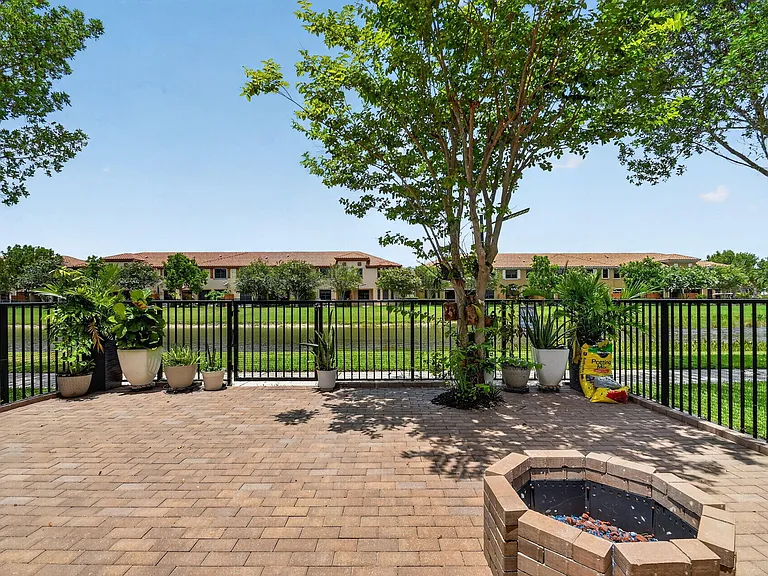 10139 Wellington Parc Dr — Photo 43