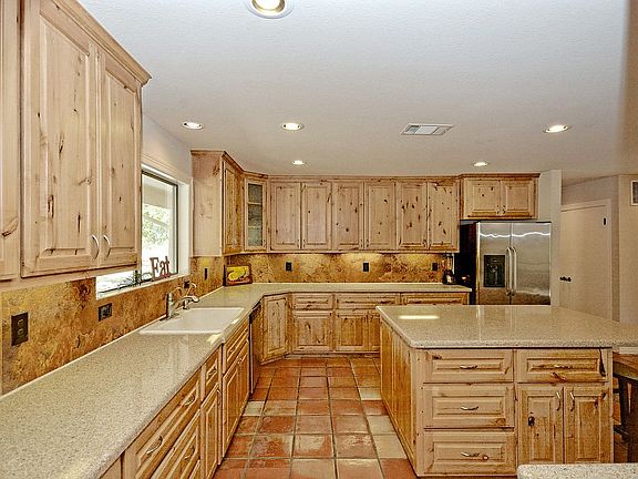 5th image of 24600 Lake View Dr