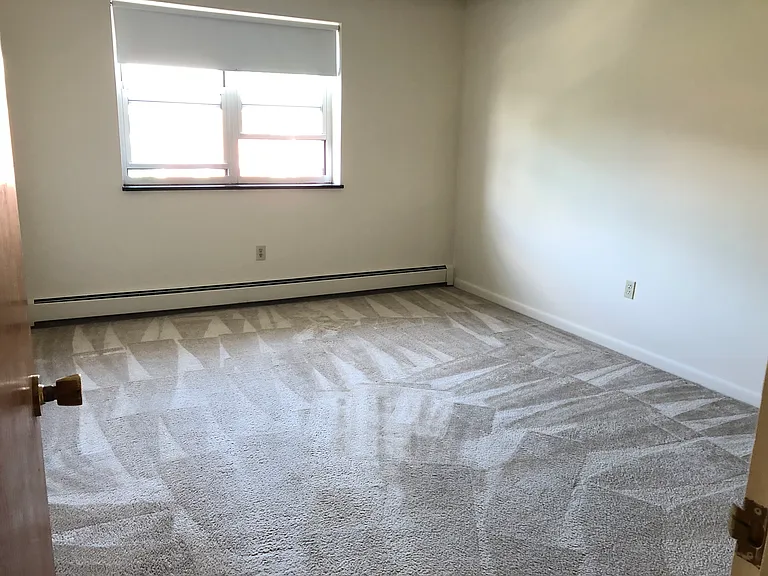 Lexington St Apartments — Photo 67