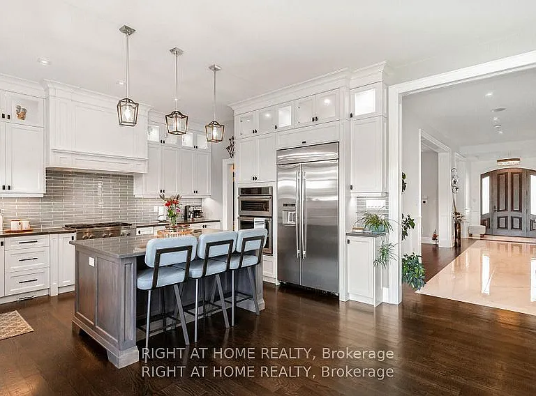 1220 Meredith Ave — Photo 13