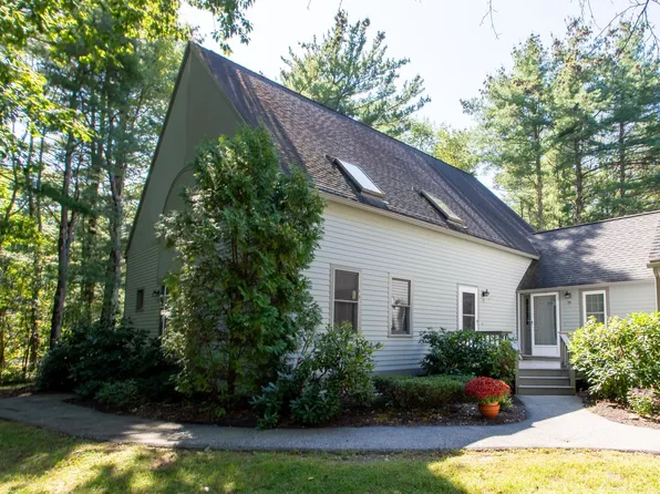 35 Glengarry Drive, Stratham, NH 03885