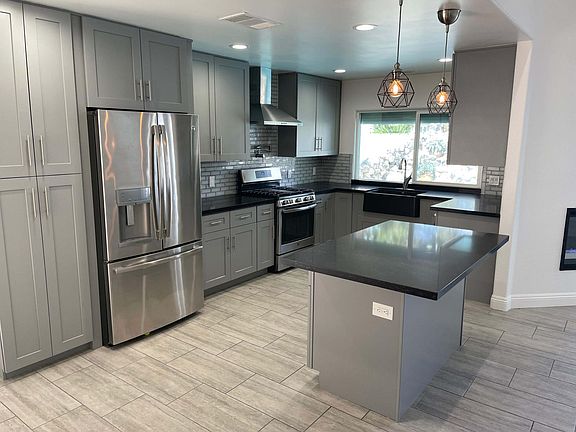 5th image of 2977 Bel Air Dr