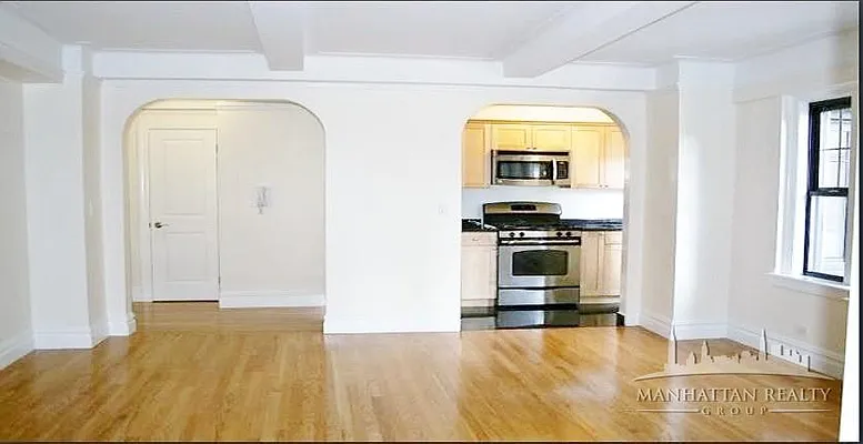 Rented by Manhattan Realty Group | media 2