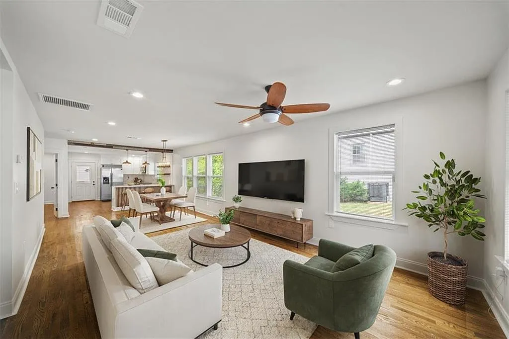 3 bed, 2.0 bath, 1390 sqft, $2,200 — Photo 1