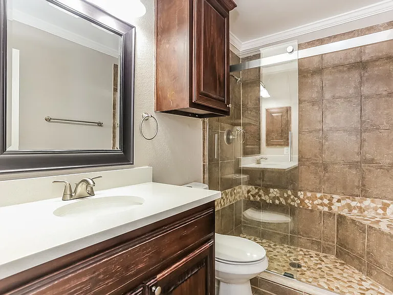 1110 Hampton Dr — Photo 18