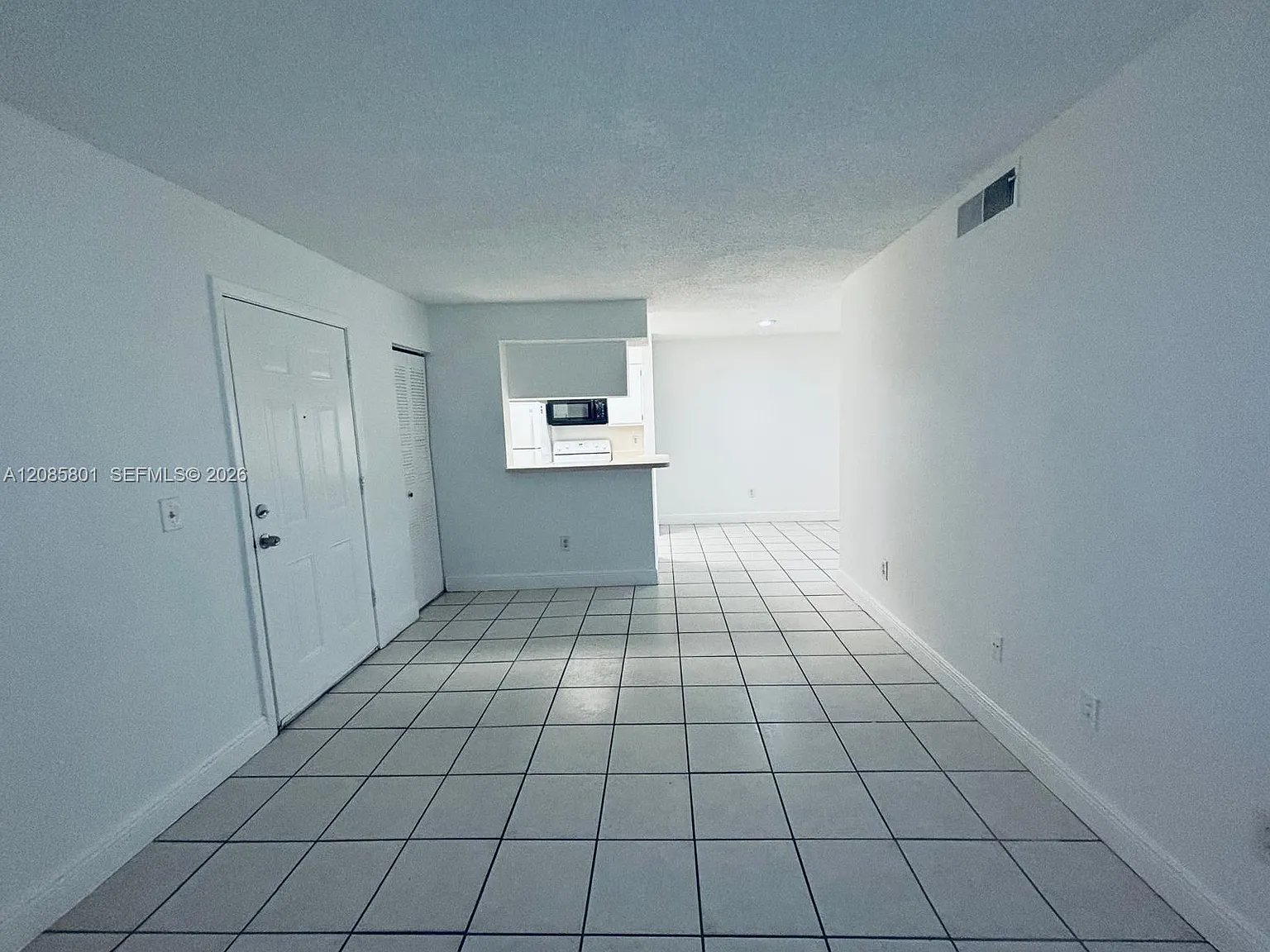 Royal Poinciana Condo — Photo 3