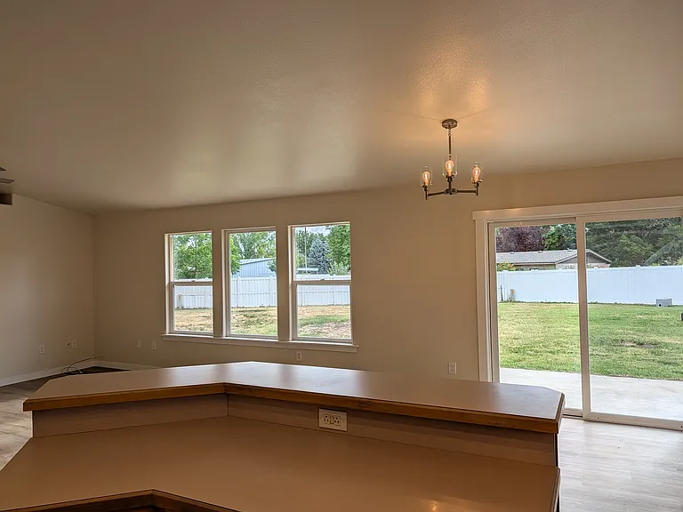 2723 Manchester Dr — Photo 9