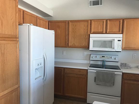 3rd image of 2280 Fremont Dr