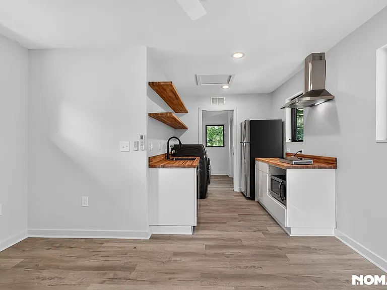 2413 Glascock St #201 — Photo 4