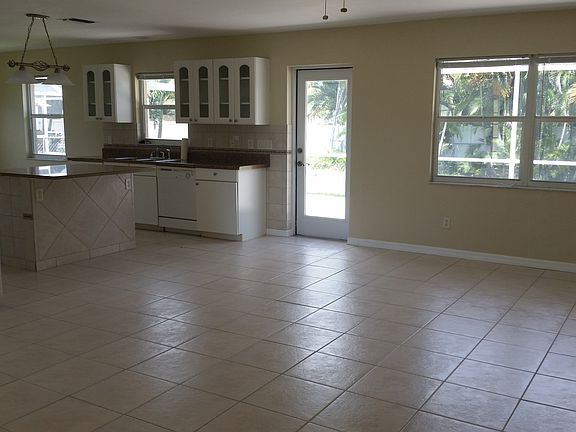 5th image of 3419 SW 26th Pl
