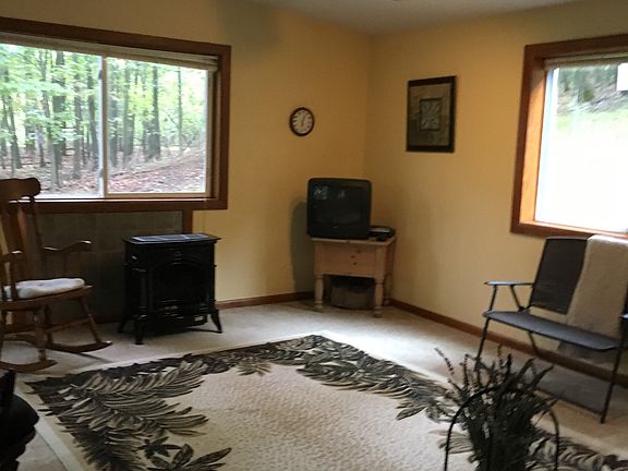 5th image of 5 Elisabeth Ln