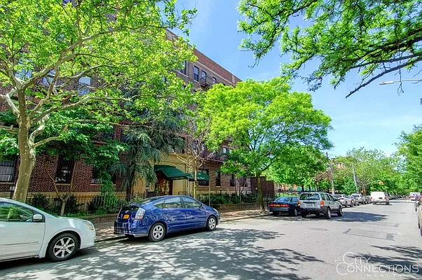 Rented by City Connections Realty | media 18