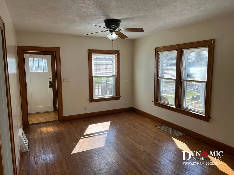 1917 S Duluth Ave — Photo 4