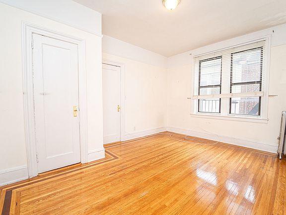 4th image of 2205 37th St APT 2c