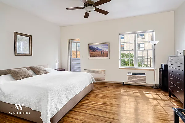 Sold by Warburg | media 4