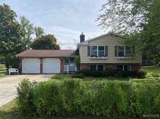 2627 Hakanaw Ave, Hamburg, NY 14075