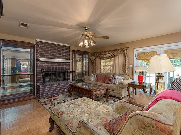 5th image of 1108 Henderson St