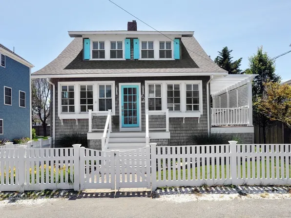 62 F St, Hull, MA 02045