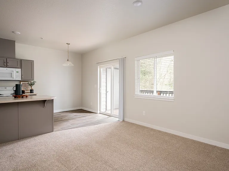 Leverich Apartments — Photo 30