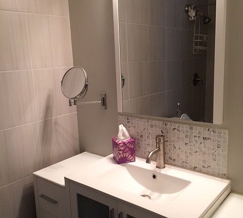 upstairs hall full bath