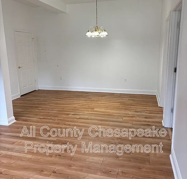 1011 Main St #B — Photo 2