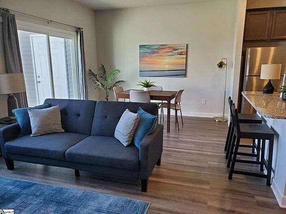 4th image of 601 Reese Ln
