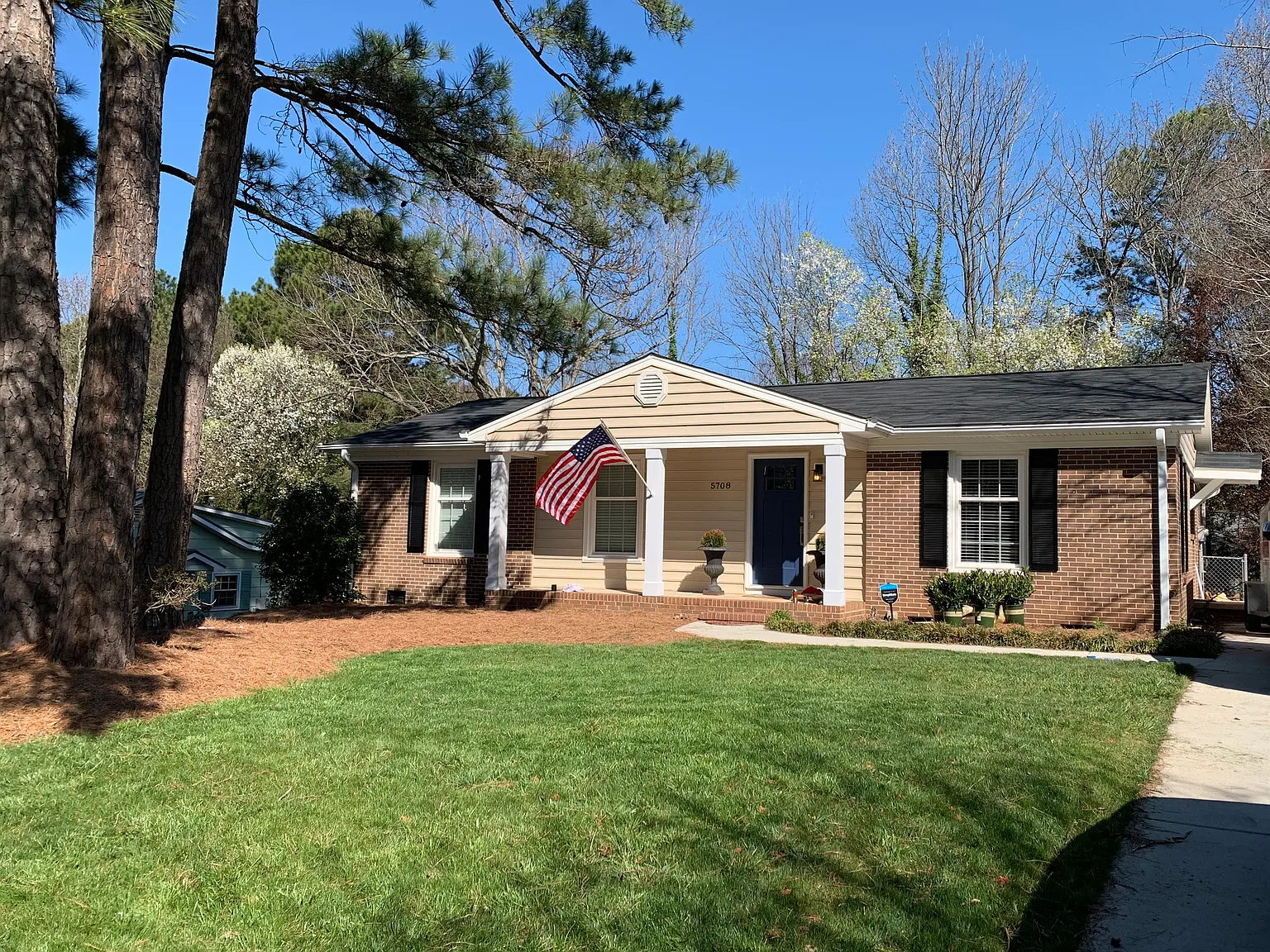 3 bed, 1.5 bath, 1450 sqft, $2,700 — Photo 1