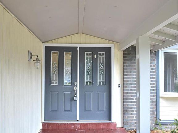 4th image of 2515 Greenbriar Dr