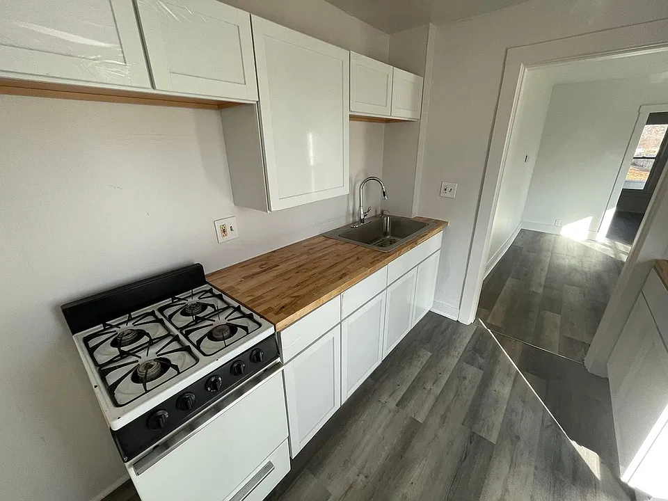 306 E Hillsdale