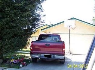 935 S 2nd St, Kerman, CA 93630