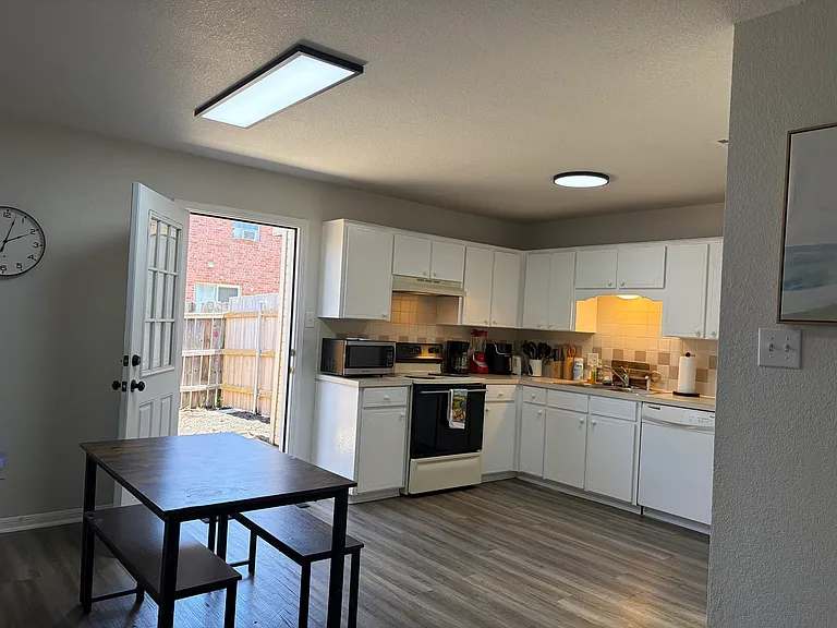 2812 Cantabrian Dr #A — Photo 32