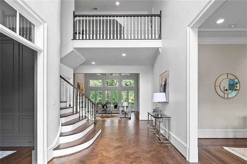 5 bed, 7.0 bath, 7692 sqft, $12,000 — Photo 3