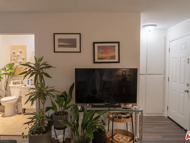 5418 Hermitage Ave #103 — Photo 3