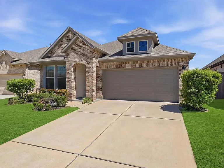 1338 Lakeside Creek Rd — Photo 3