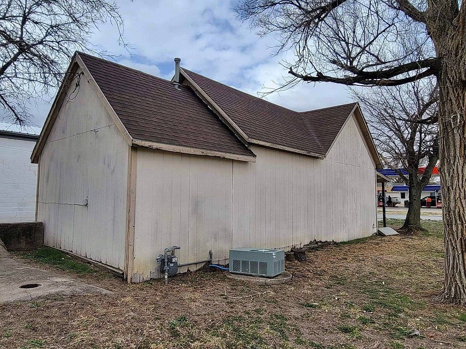 226 S 1st St, Osborne, KS 67473 Zillow