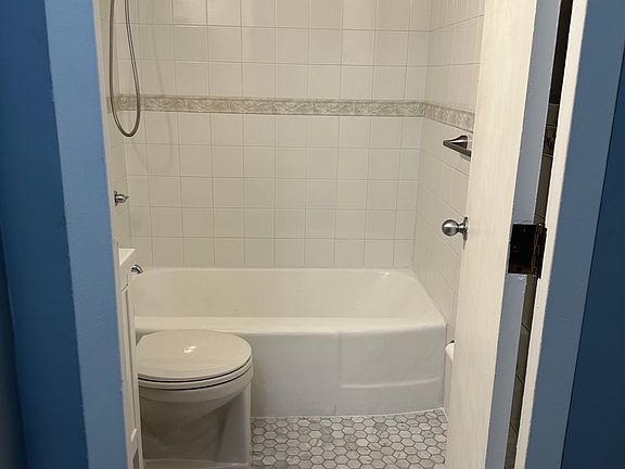 5th image of 6030 N Sheridan Rd APT 1807