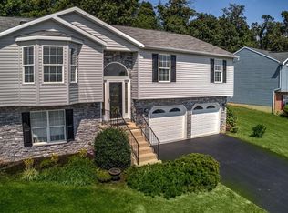 156 Overview Cir E, Red Lion, PA 17356
