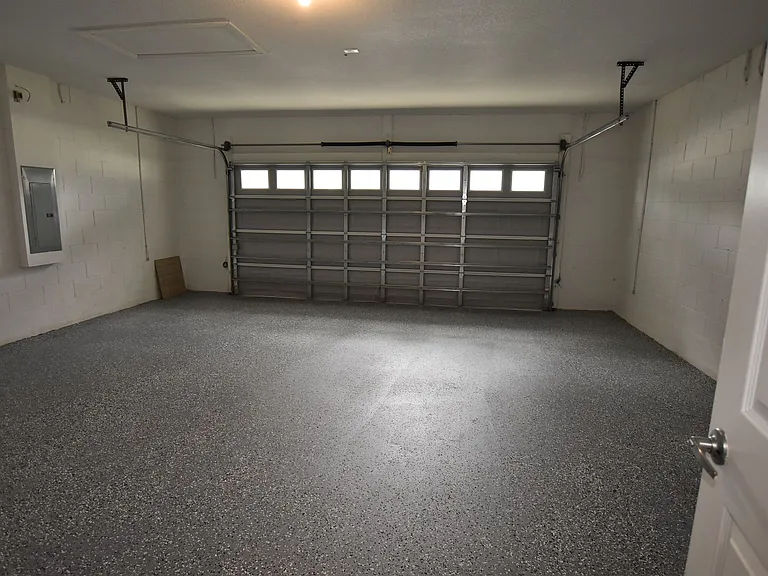 527 Bristol Cir — Photo 29