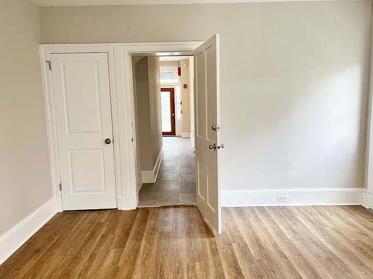 130 E Chestnut St — Photo 17
