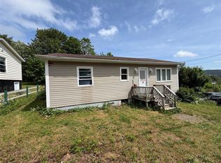 8 Saint Clare Ave, Carbonear, NL A1Y1A7