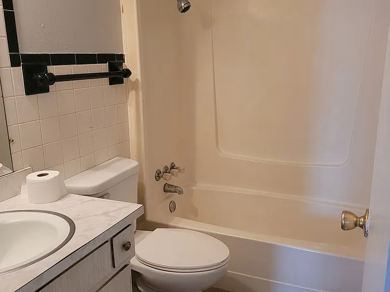 3039 W Cross St #3039 — Photo 9