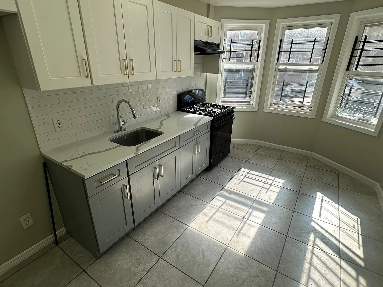 4 bed, 1.5 bath, $2,350 — Photo 2