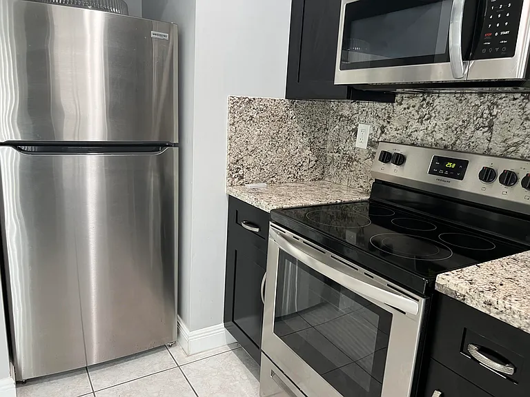 13671 Yarmouth Ct — Photo 12