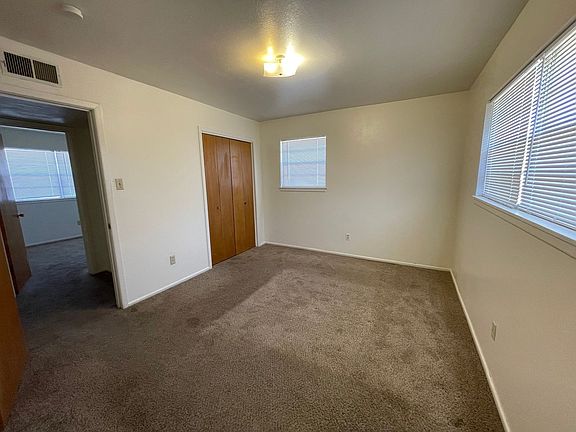 2nd image of 1001 Meadow Ln