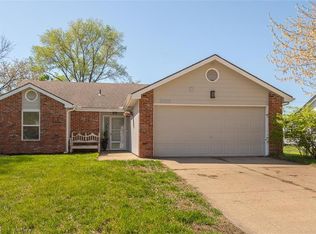 3023 W 30th Ct, Lawrence, KS 66047