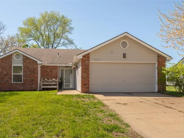 3023 W 30th Ct, Lawrence, KS 66047