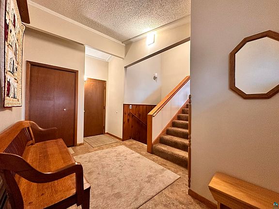 3rd image of 218 27th Ave E