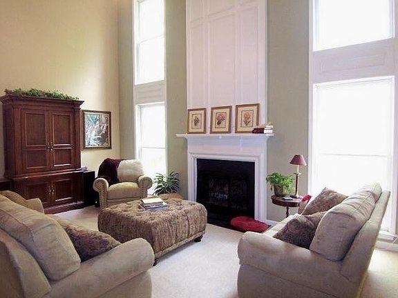 4th image of 11075 Glenbarr Dr