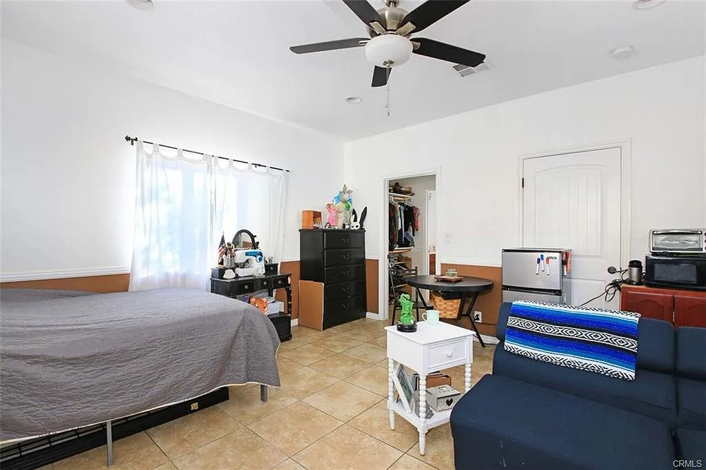2134 Thomas St — Photo 2